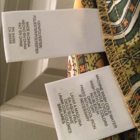 NEW Poly Silk blouse. L-XL, 29”L, 48” bottom. No wrinkle. - Picture 4 of 4